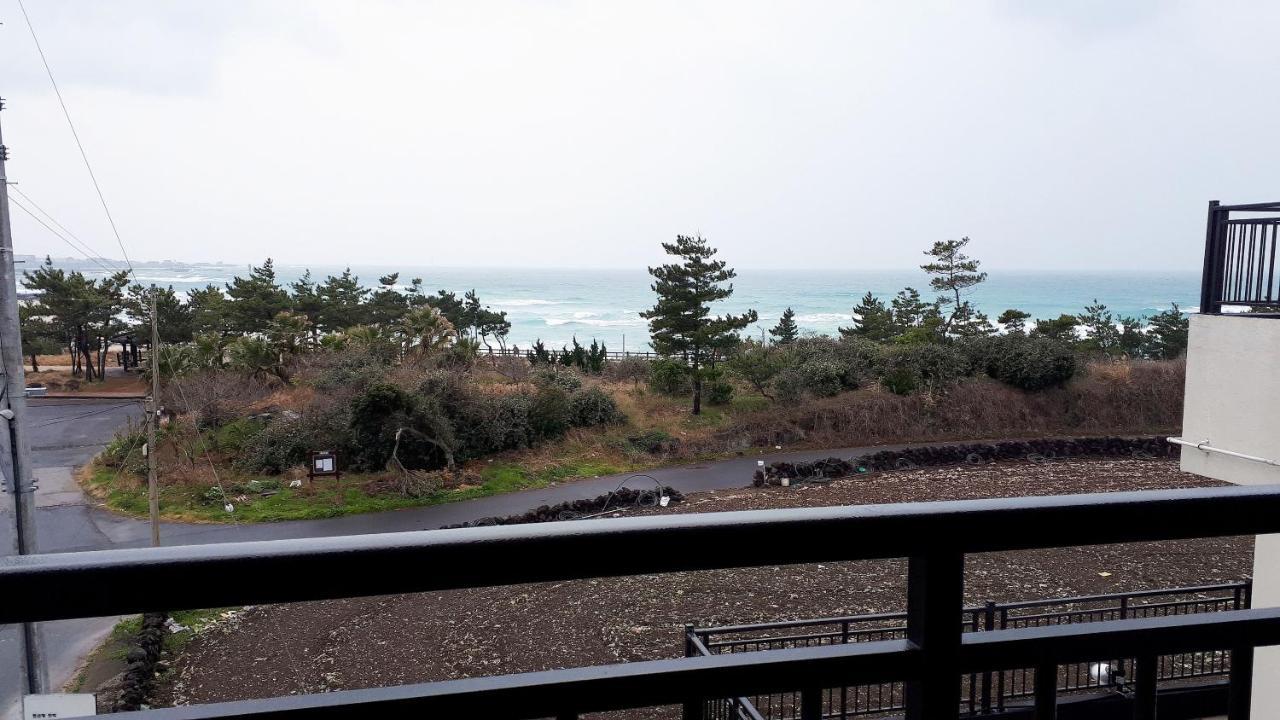 6Pm Pension Jeju Exteriör bild